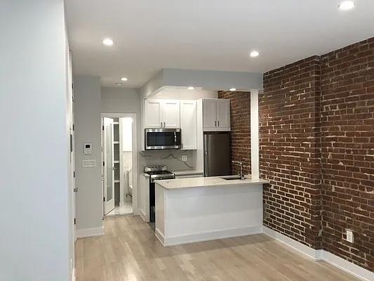 Rented by Sky Management | media 14