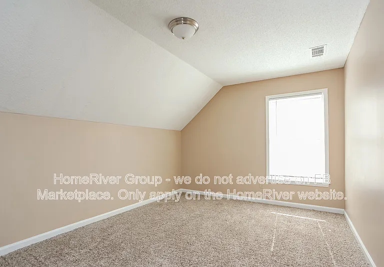 2426 Lake Edge Dr — Photo 12