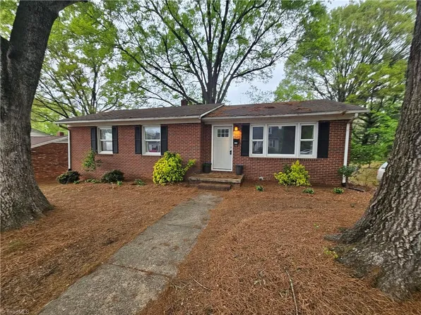 1107 Oak Grove Rd, Winston Salem, NC 27103