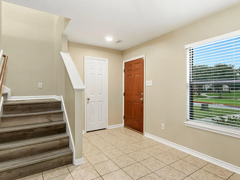 1230 Grassy View Dr — Photo 7