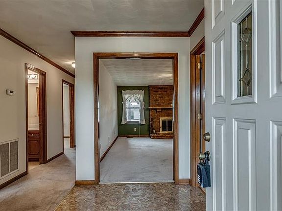 5th image of 101 Rosewood Ct