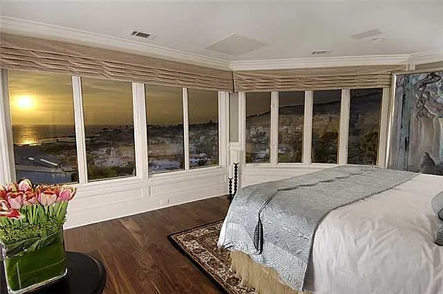 Master suite bedroom with King size sleep comfort bed