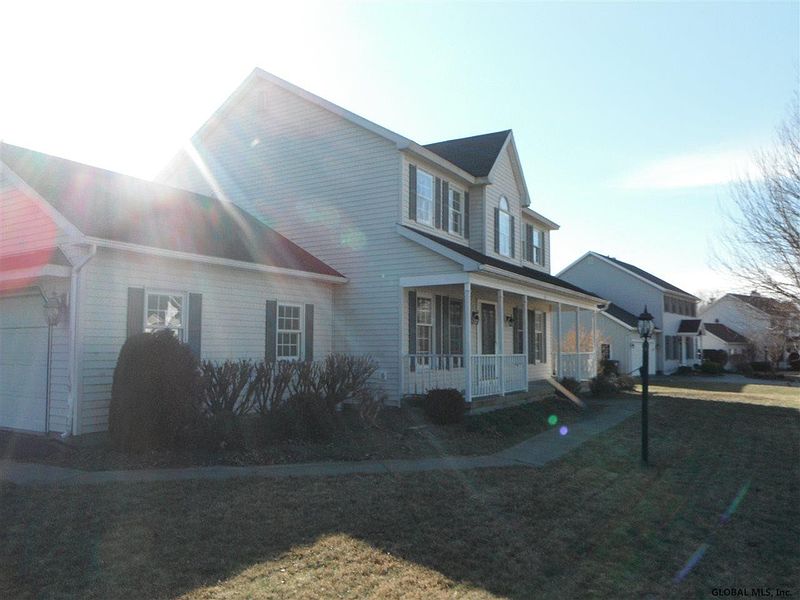 3rd image of 4 WYNGATE Road
