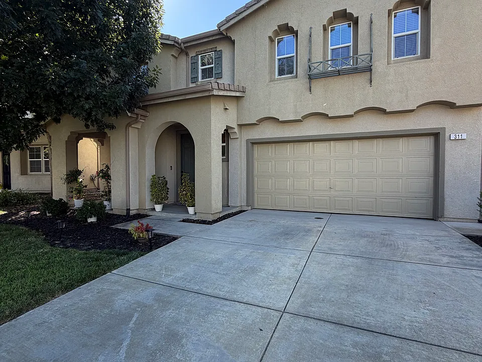 311 Dorinda Ct