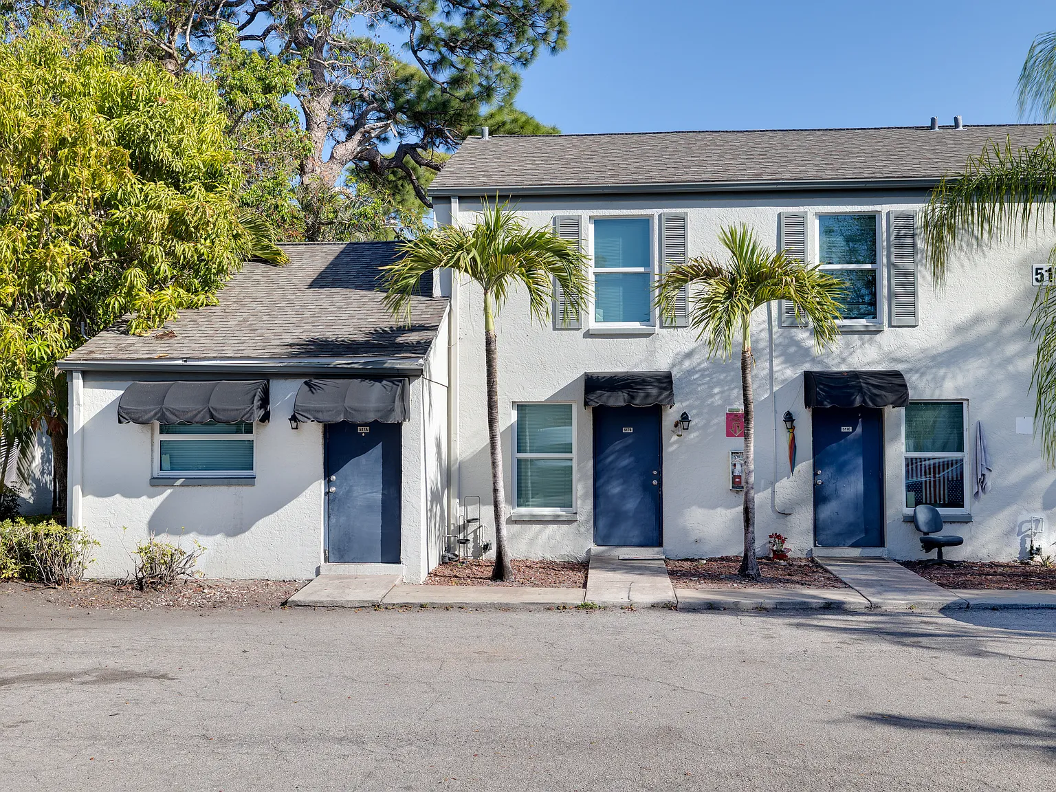 Woodside Villas Apartments — Photo 2