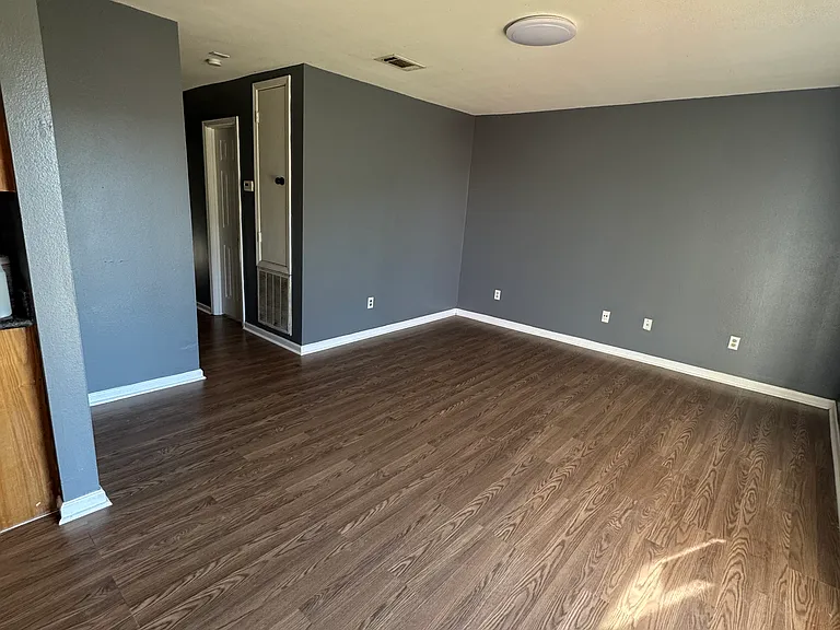 4019 Jupiter Dr — Photo 3