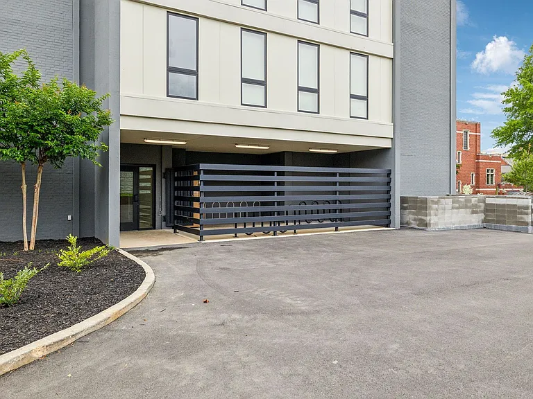 West 6th Apartments — Photo 14