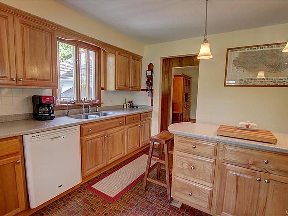 5th image of 127 Ellis Dr