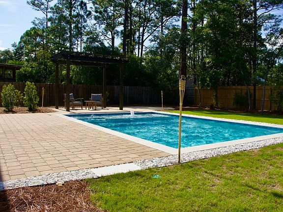 5th image of 8 Peachtree Cir