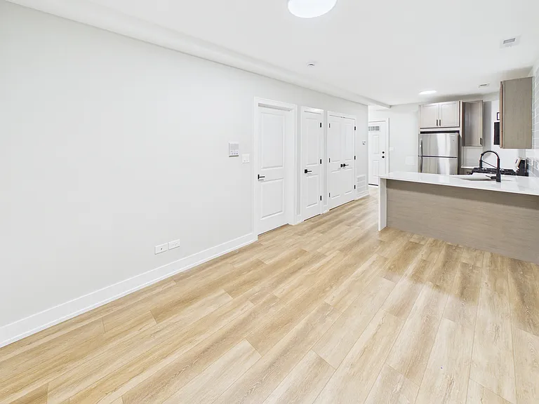 2142 S Fairfield Ave — Photo 9