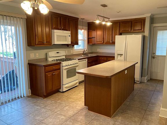 Kitchen includes dual fuel stove with propane cook top and electric oven, ice maker, in ceiling speakers can stream music with blue tooth devices
