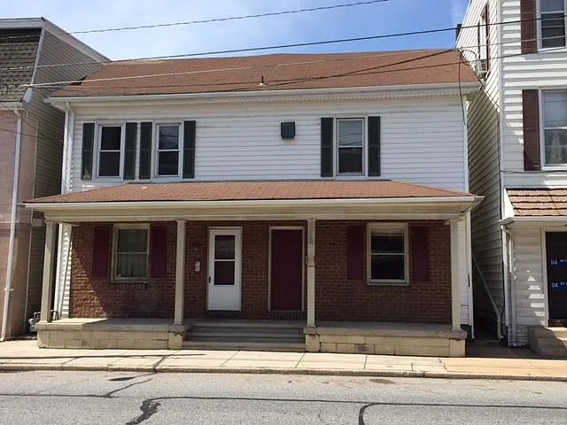 3 bed, 1000 sqft, $1,100 — Photo 1