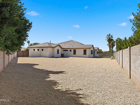 3rd image of 950 E KAIBAB Place