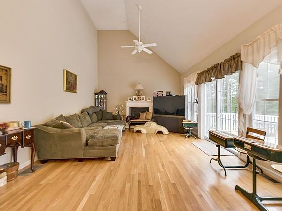 4th image of 9 Cranberry Knoll Dr