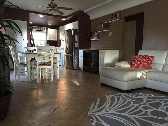 Den and Dinning area