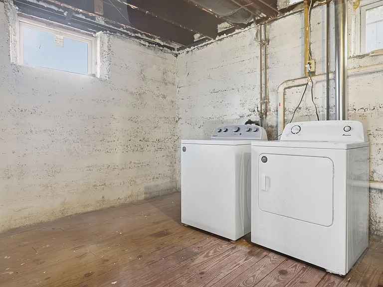 87 Floral St #1 — Photo 18