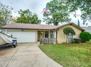 923 Cherry Laurel Ln, Arlington, TX 76012