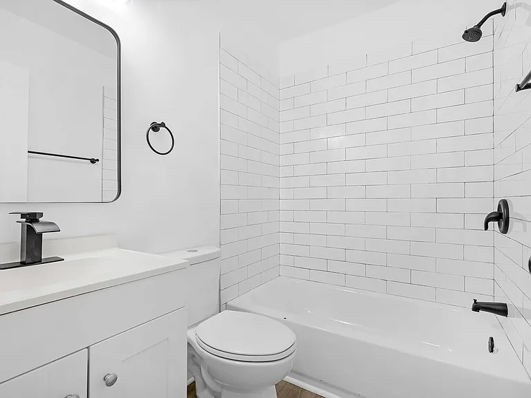 2213 E Madison St — Photo 3