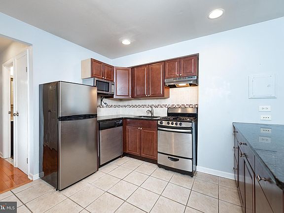 2nd image of 747 S 8th St Floor 1