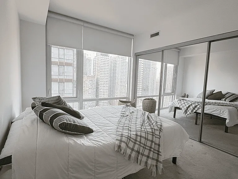 501 Yonge St #2205 — Photo 1