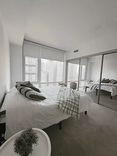 501 Yonge St Photo 1