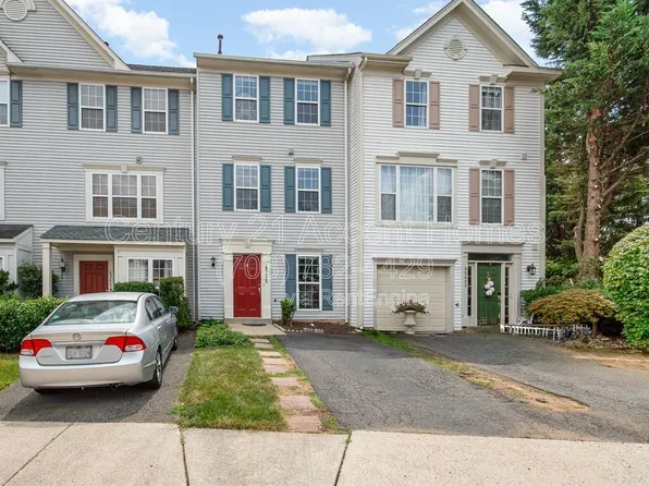 45425 Clarkes Crossing Sq, Sterling, VA 20164