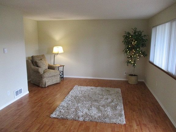 3rd image of 7417 Hill Ave #4