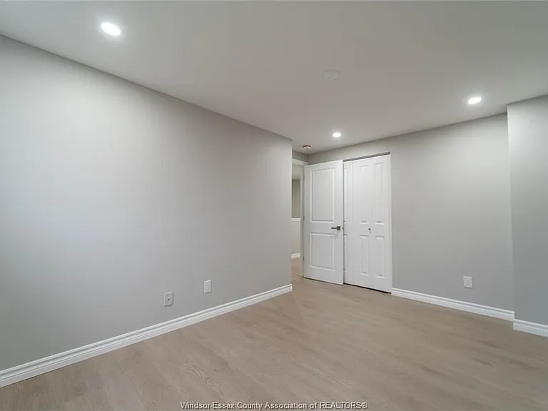 5414 Lassaline Ave — Photo 13