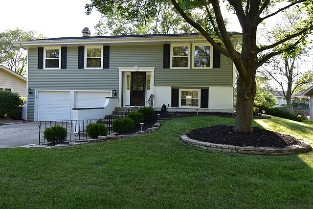 2S230 Glen Ave photo 1