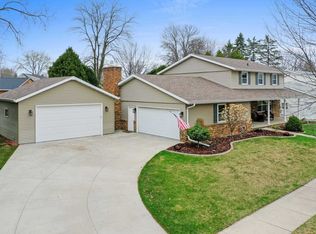 1519 S Midpark Dr, Appleton, WI 54915