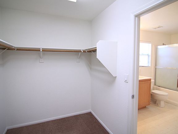 5th image of 2440 Lilac Cove St