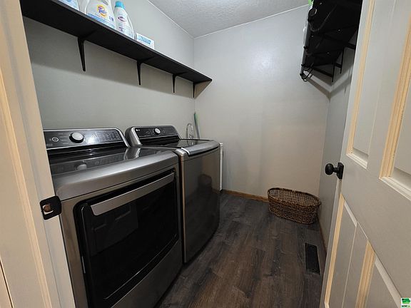 5th image of 413 S Royal Troon Dr