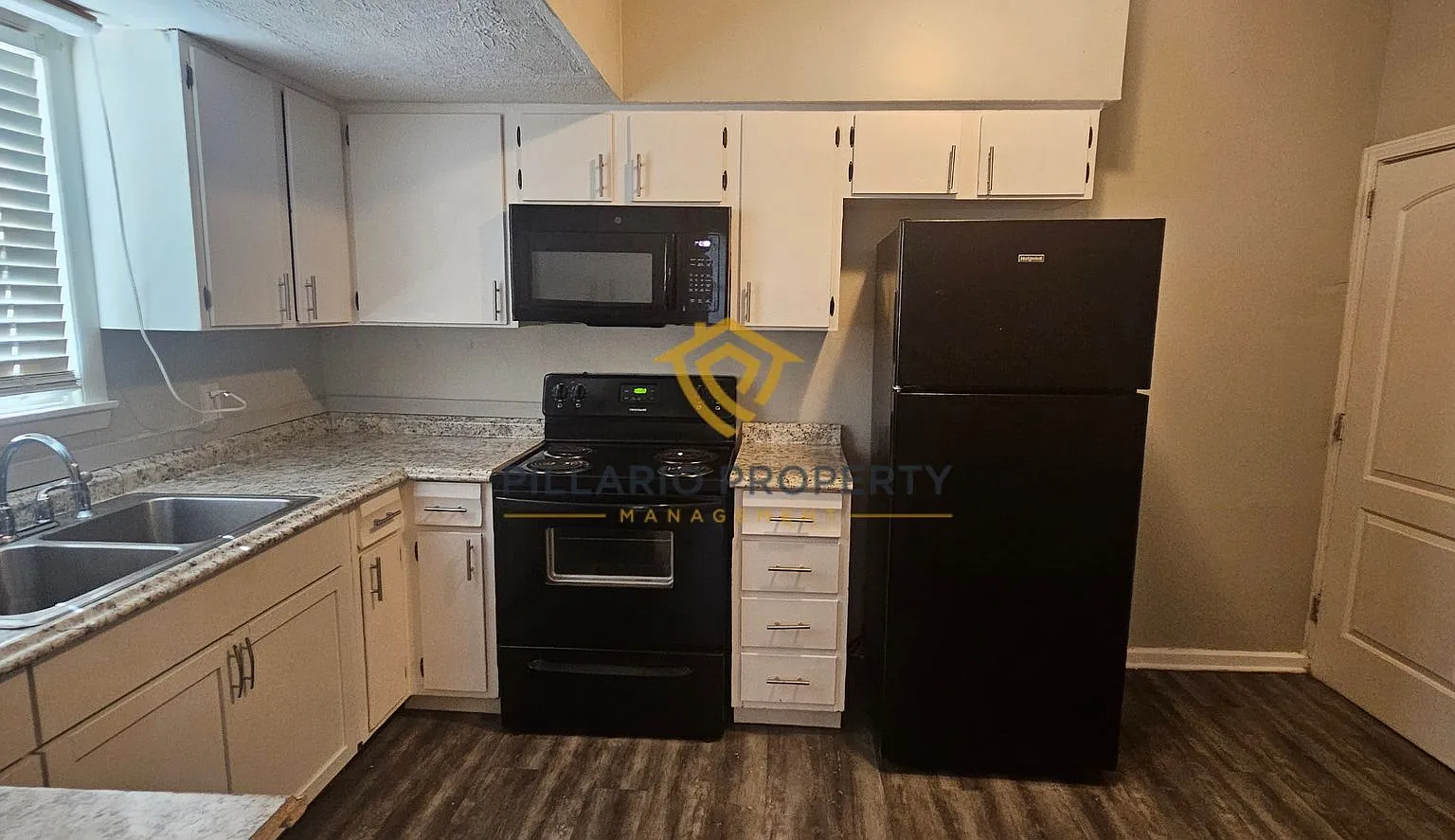 Updated 3 Bedroom, 1.5 Bathroom, Grace Tuxedo Beauty Available NOW! — Photo 2
