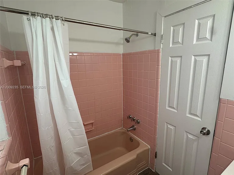 1821 Thomas St #5 — Photo 16