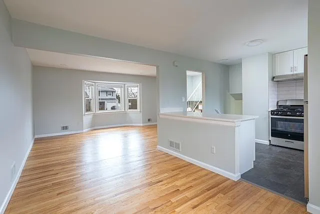 4 bed, 1418 sqft, $4,300 — Photo 4