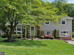 413 Candlewood Rd, Broomall, PA 19008