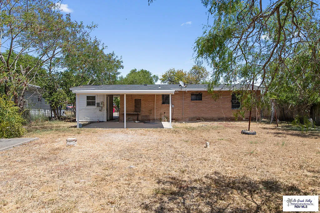 3 bed, 1.0 bath, 975 sqft, $1,250 — Photo 4
