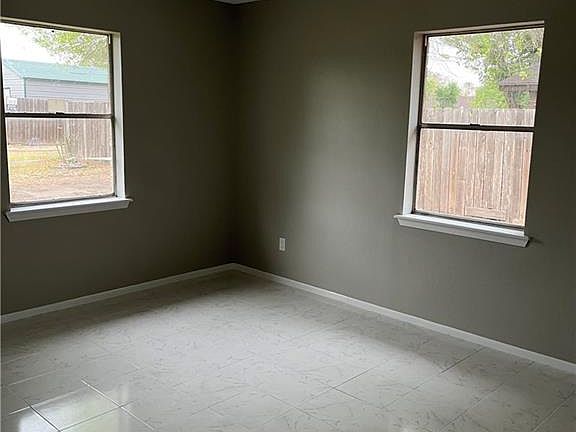 2nd image of 1006 El Recreo Cir