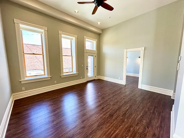 307 N Pearl St — Photo 29