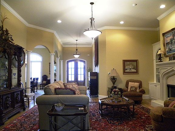 4th image of 230 Brier Hills Dr