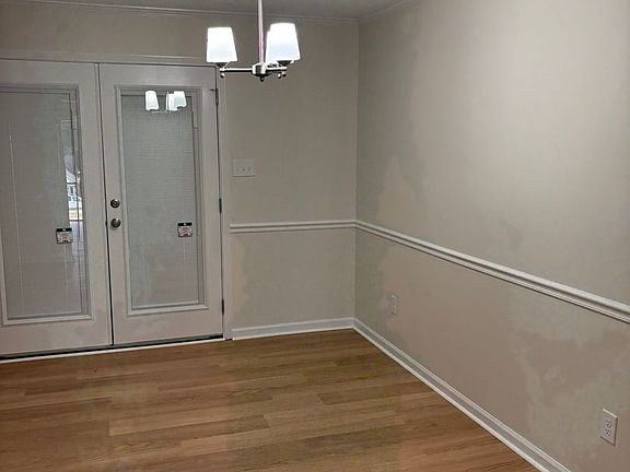 3rd image of 121 Pine Lakes Cir