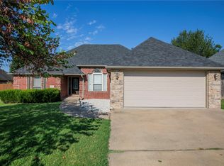 211 Essex Way, Centerton, AR 72719