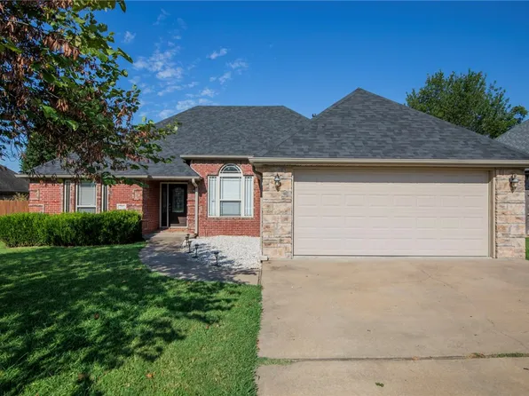 211 Essex Way, Centerton, AR 72719