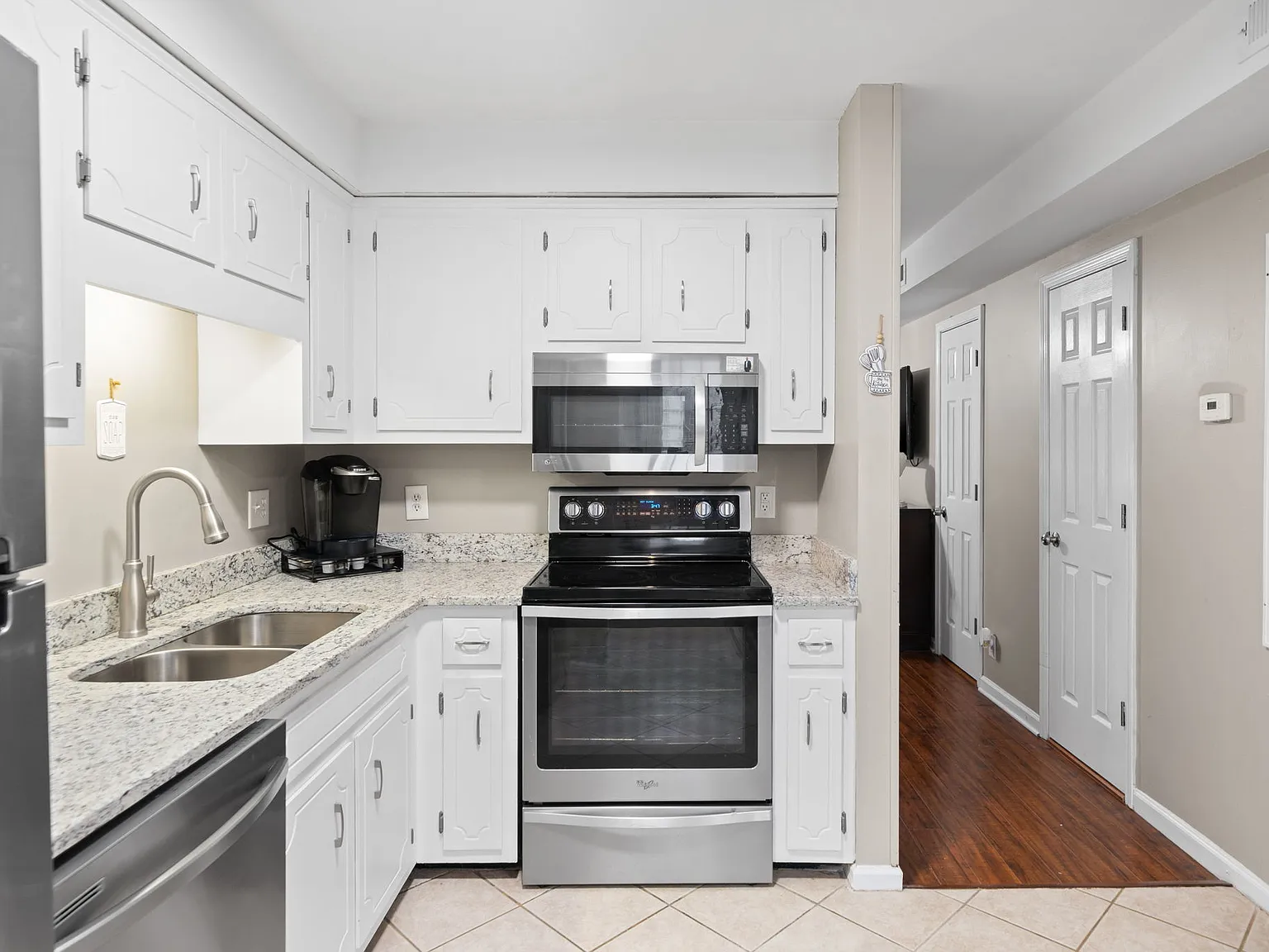 2311 Raleigh Court — Photo 3
