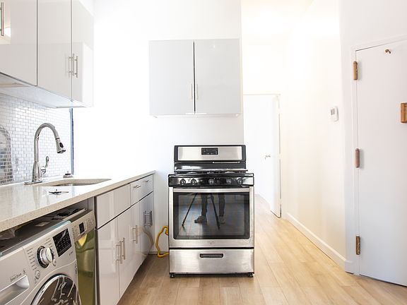 4th image of 300 W 144th St APT 4