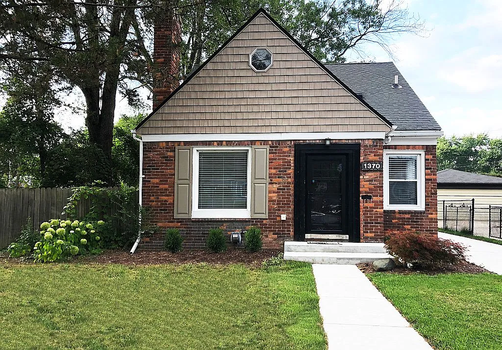 1370 Columbia Rd photo 1