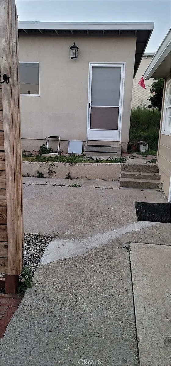 Building Photo - 10519 Nopalito St