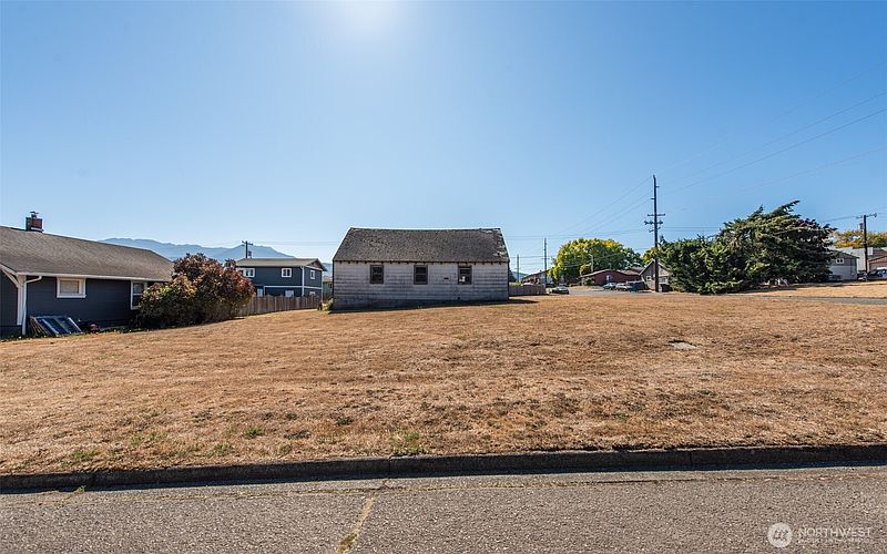 2nd image of 707 S B Street