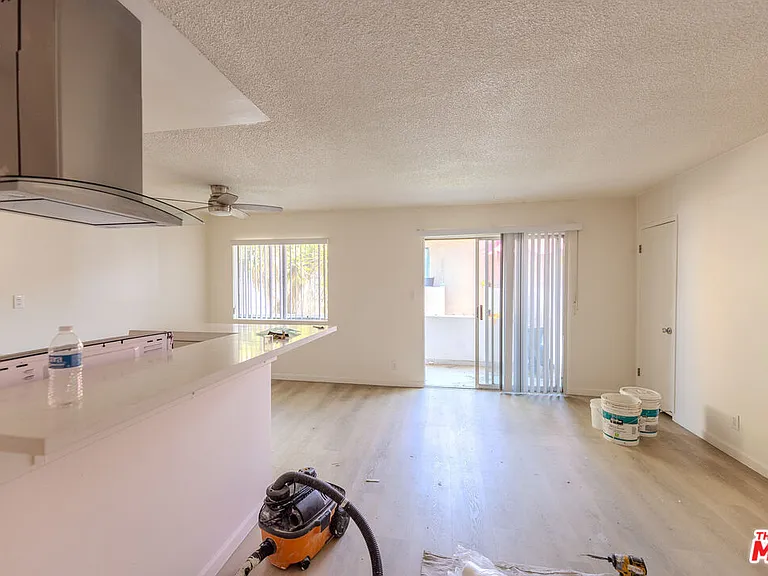 1426 S Orange Grove Ave — Photo 7