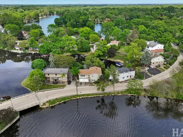 212 Island Dr, Island Lake, IL 60042